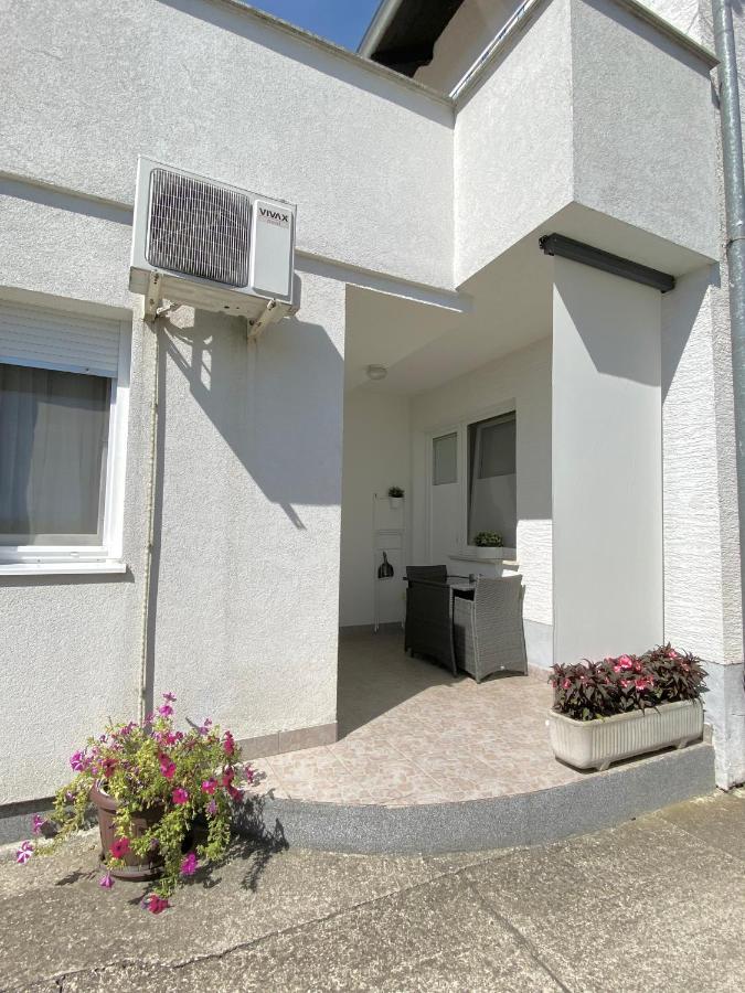 Apartman Lucija Gradici Bagian luar foto