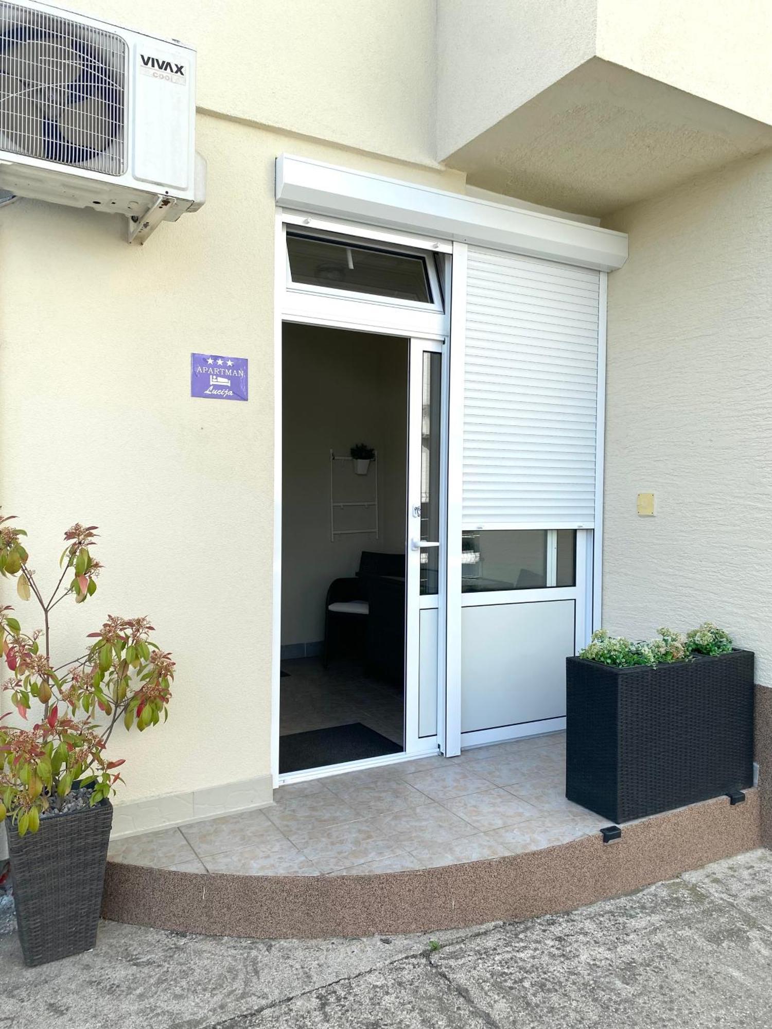 Apartman Lucija Gradici Bagian luar foto
